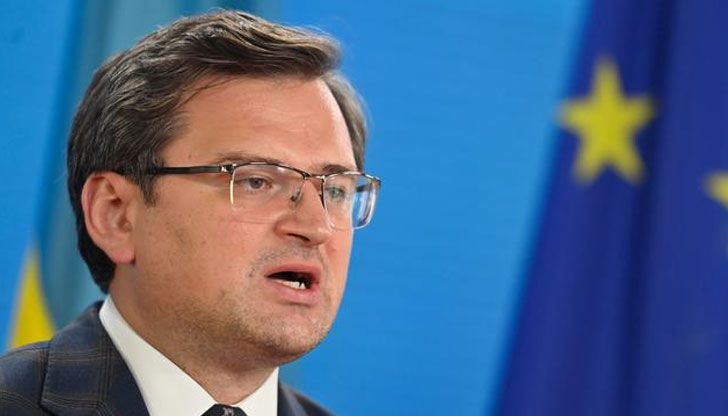 На фона на безпрецедентни санкции мултинационалната компания пазарува евтин нефт