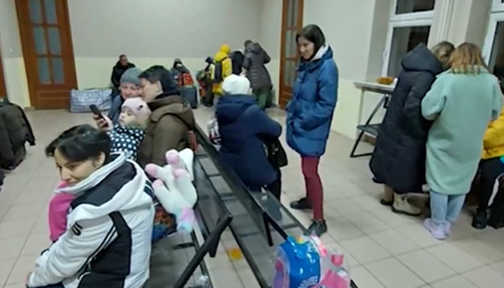 Петима украински граждани бяха настанени снощи от общинските служители в