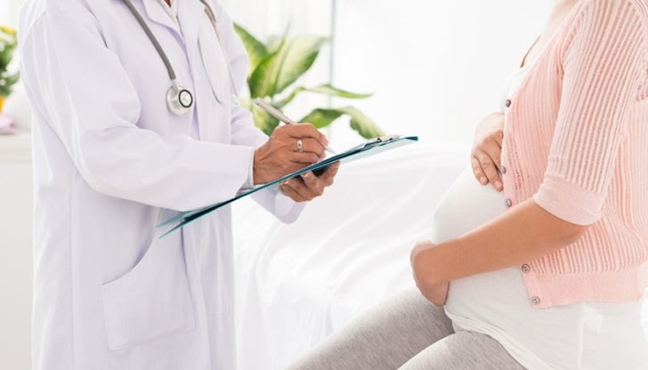 Ваксинация срещу COVID-19 при бременните жени да се извършва след