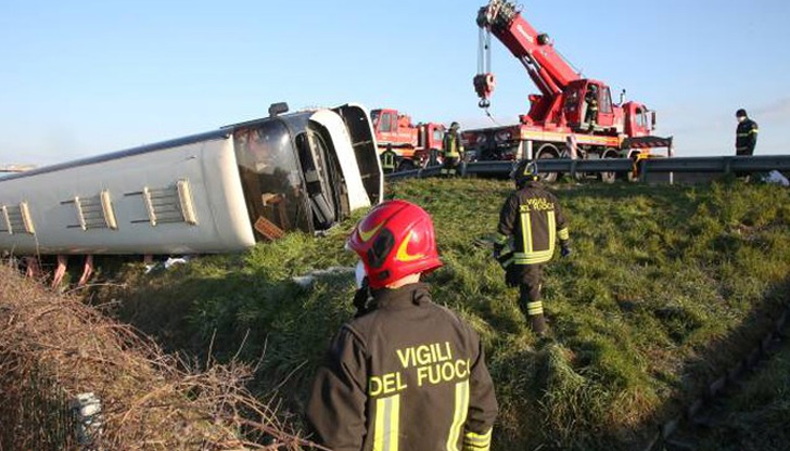 Автобус с 50 украинци успя да избяга от военните действия