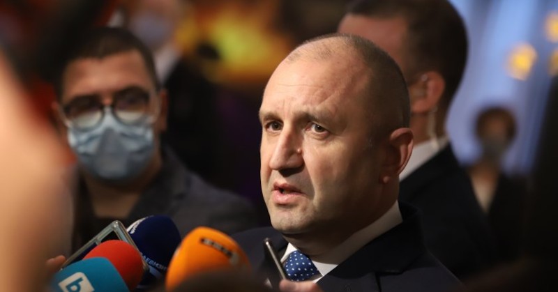 Президентът Румен Радев даде изявление пред медиите и коментира рокадата