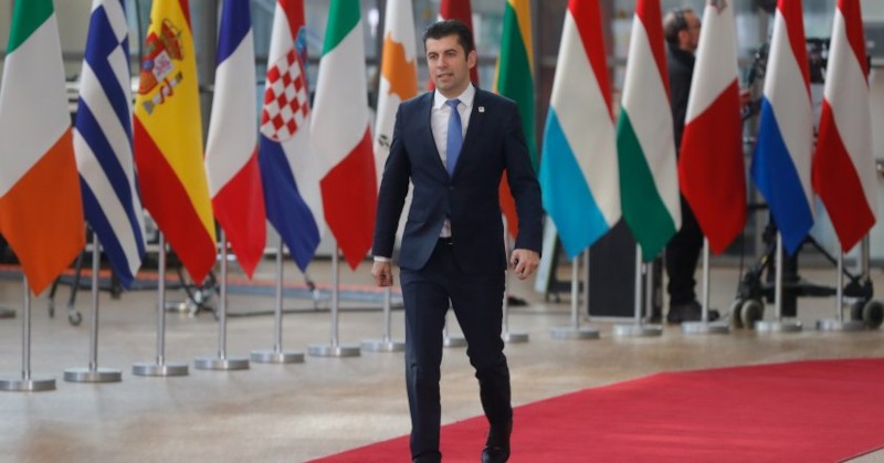 По покана на министър-председателя Кирил Петков на 28 март, понеделник,