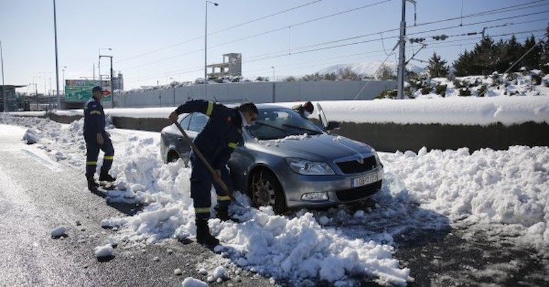 Затворени са част от пътните връзки към високите части на