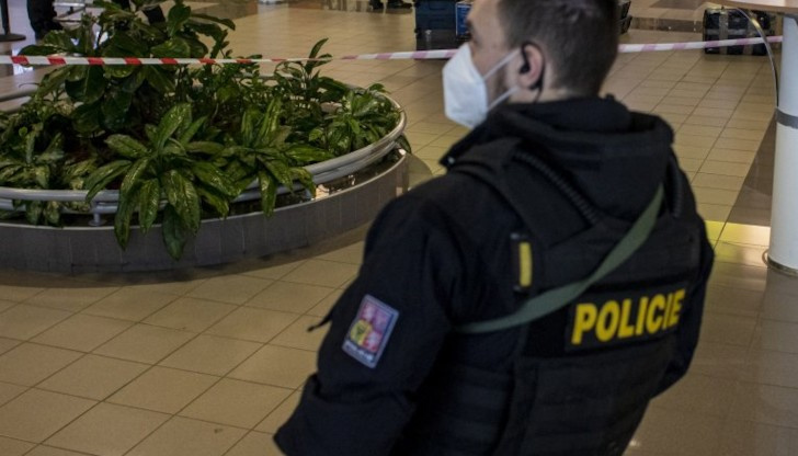 Полицията изпратила стотици полицаи и хеликоптер и е успяла да