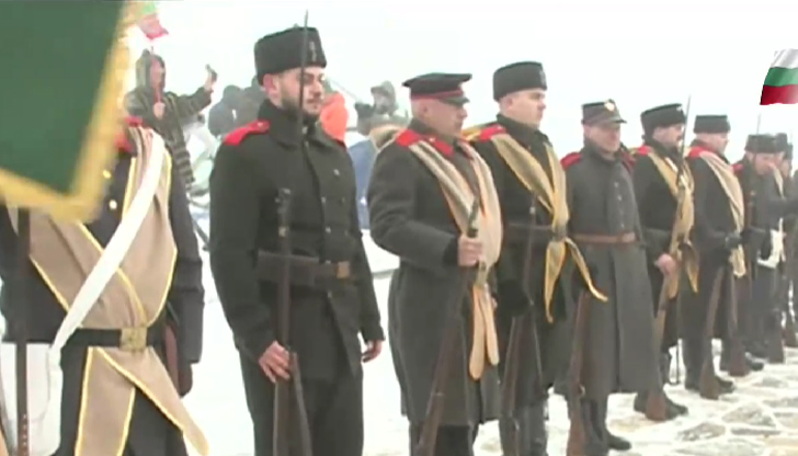 Те показват различни военни униформи от събитията, станали преди 144