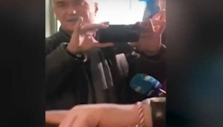 Той поиска да разговаря с представители на медиятаЛидерът на партия