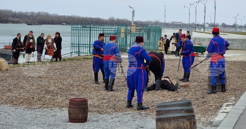 С историческа възстановка на брега на река Дунав в Русе