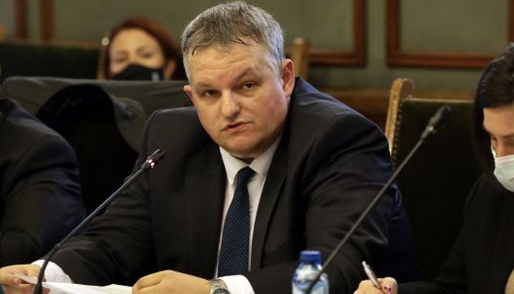 По думите му решението за отпадането на мерките е комплексно&bdquo;Всеобщо