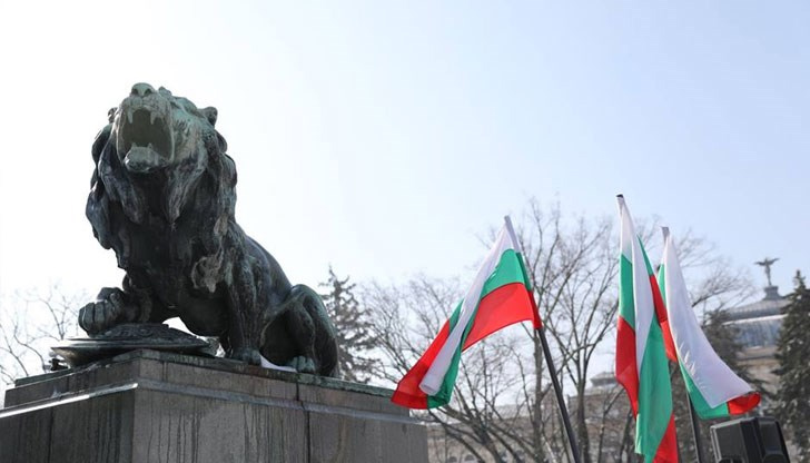 На Мартенския базар на площада в центъра на Русе вече