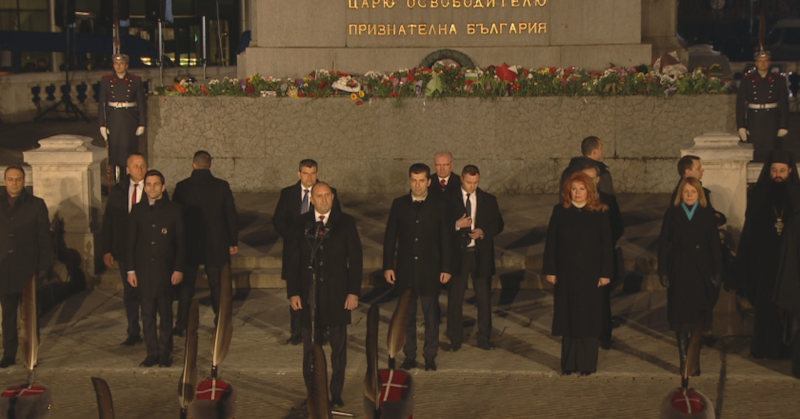 България отбелязва Националния празник Трети мартНа площад "Народно събрание" в