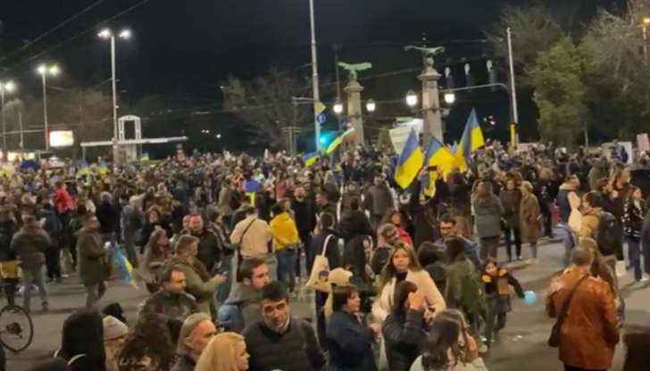 Добре, да говорим нещата в очите. Многохилядното шествие от снощи