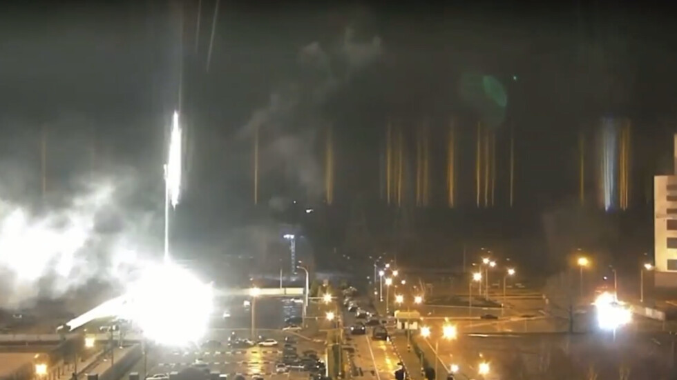 Часове след възникването на пламъците говорителят на централата и представители