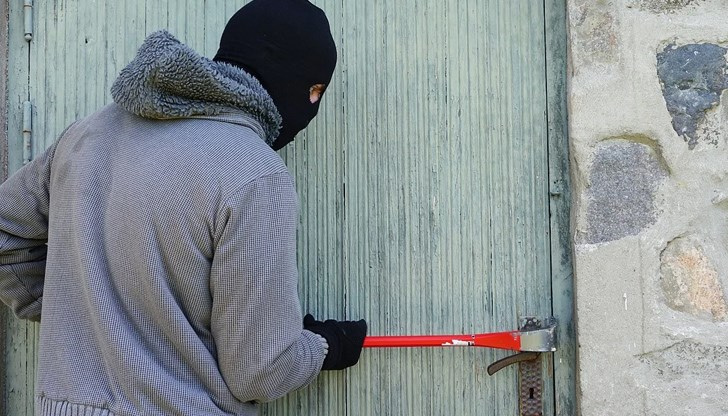В Първо РУ разследват сигнал за кражба от мазе в
