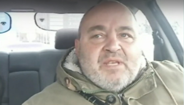 Той разказва, че преди 4 дни се събуждат от шум