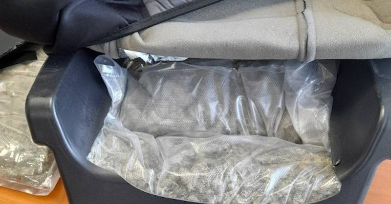 Митнически служители откриха 14.5 кг марихуана при проверки на два