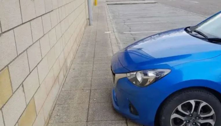 Шофьор получи глоба за неправилно паркиране в Обединеното кралство.Мъжът реши