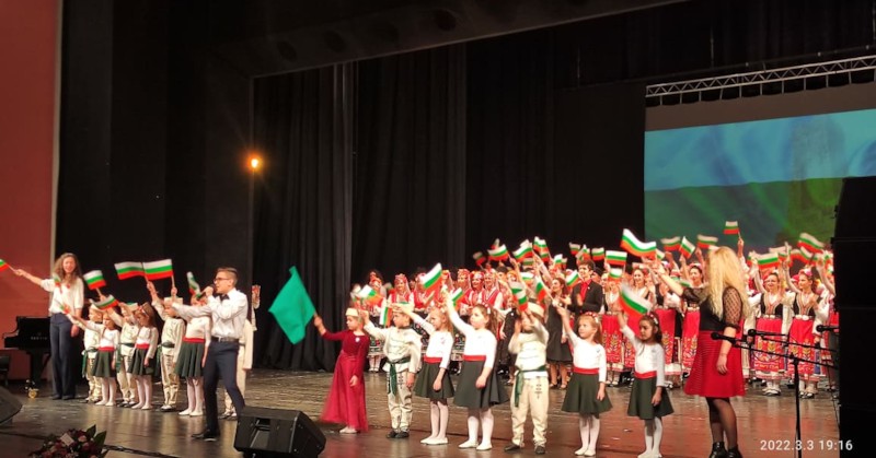 Вчера се проведе празничен концерт &ndash; спектакъл &bdquo;От векове за