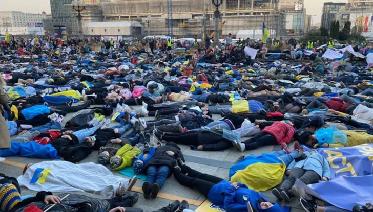 Протест на украинци се проведе днес във ВаршаваХиляди хора легнаха