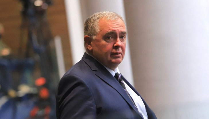 Според него основният спор, който трябва да продължи, е за