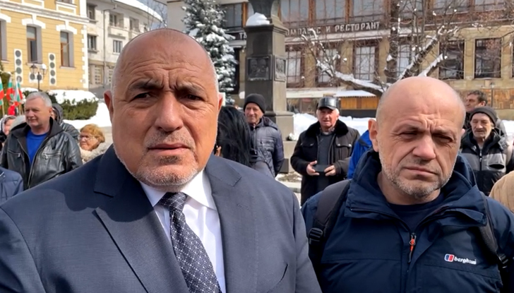 Румен Радев раздели нацията, не му беше достатъчно, че се