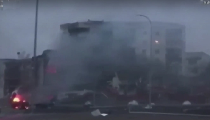 До момента загиналите са общо 7Въздушни удари са започнали над