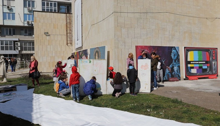 Слънце, музика и цветове на новата Арт площадка в крайдунавския