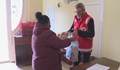 Бездомните хора в Русе получиха великденски пакети