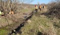 Продължава превантивното почистване на деретата в Русенско