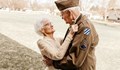 Възрастна двойка облече отново сватбените си дрехи, 70 години по-късно