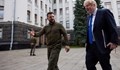 Борис Джонсън и Зеленски се разходиха по улиците на Киев