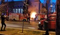 Мъж се вряза с колата си в руското посолство в Букурещ и се самозапали