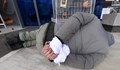 Мъж легна с вързани ръце пред Руския културен център в София