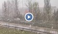 Сняг на парцали заваля в София
