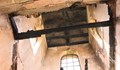 Горя камбанарията на църквата в село Караш