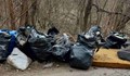 Учител от Сваленик и неговите ученици почистиха пътя от боклуци