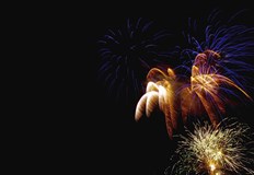 Празнична заря на празнуващи в Златни пясъци през почивните дни