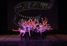 Вчера в Голямата зала на Доходното здание бе представен спектакълът