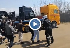Протестиращи в град Солун влязоха в сблъсък с полициятаГрупа протестиращи се