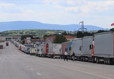 Дълъг конвой от товарни автомобили се е натрупал на граничния