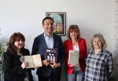 Даниел Лорер се запозна с иновативните проекти и идеи които библиотеката