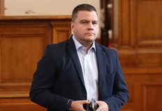 Логично е да се знае кои ще са другите колеги