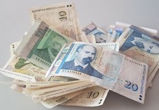 В интернет има много анекдоти за управлението на семейния бюджет