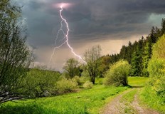 Идва сезонът на гръмотевичните буриТова каза климатологът проф Георги Рачев