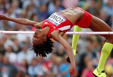 Една от най успешните американски състезателки в скока на височина обяви