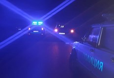 Двама души са избягали и са се скрили в гориста местностНа