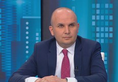 Големият въпрос е къде са управляващите Три партии застават зад