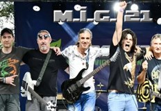 Клуб Караоке стар кани почитателите на рока на страхотен концерт на група