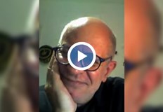 За каква инфантилност говорим Той е на 32 години аз