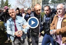 Хаджигенов и Бабикян заляха Руското посолство с червена боя полицията ги арестуваЛидерите