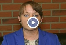 По думите й управителят на БНБ не трябва да политически